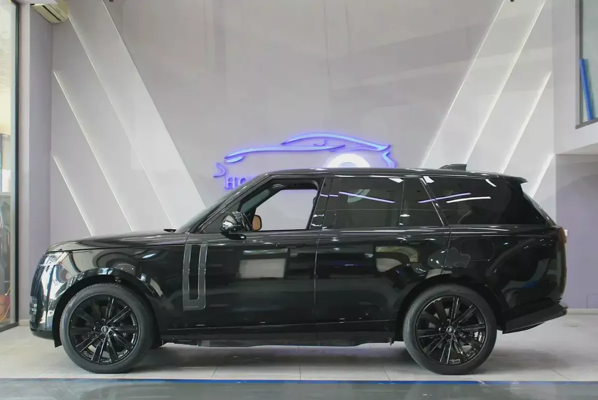 2024 - Range Rover Vogue Autobiography P550e - Hybrid for 444,000.00 AED-5-5