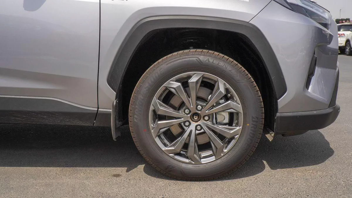 Toyota RAV4 VXR HEV HEV 4WD 2.5L Saudi specs-17-0