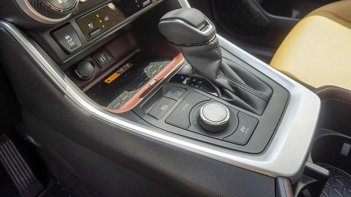 Toyota RAV4 VXR HEV HEV 4WD 2.5L Saudi specs-7-0