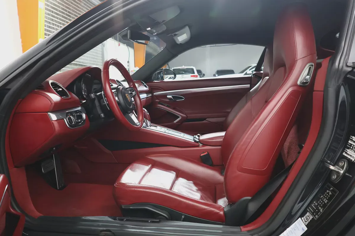 Porsche Cayman S 2018 | GCC Specs | FULL SERVICE HISTORY I PERFECT CONDATION I ACCIDENTS FREE-8-8