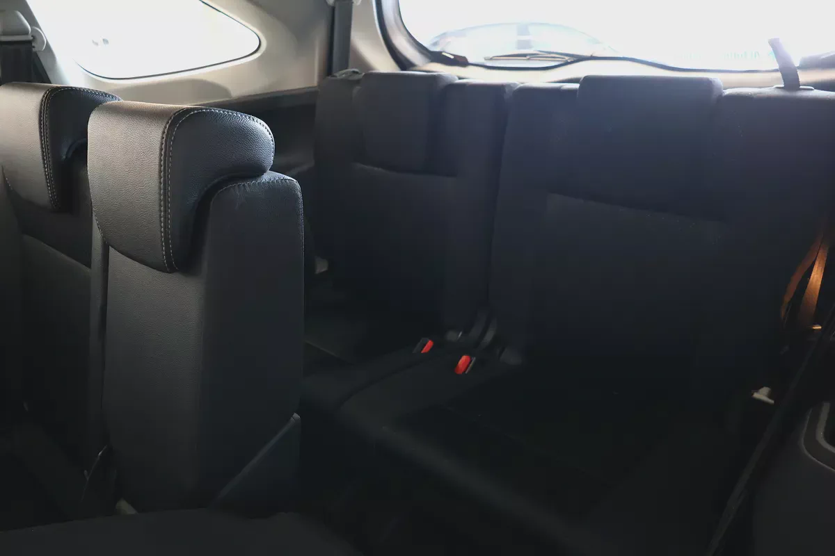 Toyota Veloz GX 2025 GCC Specs-16000km-brand new-15-15