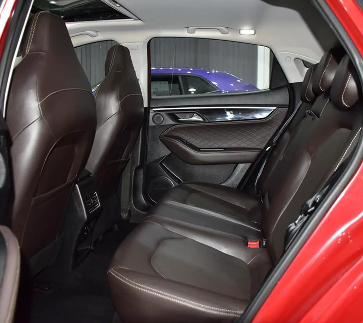 JAC J7 ( 2023 Model ) in Red Color GCC Specs-12-12