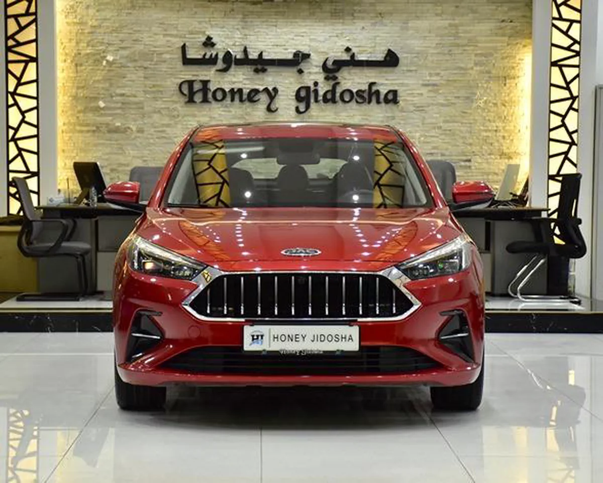 JAC J7 ( 2023 Model ) in Red Color GCC Specs