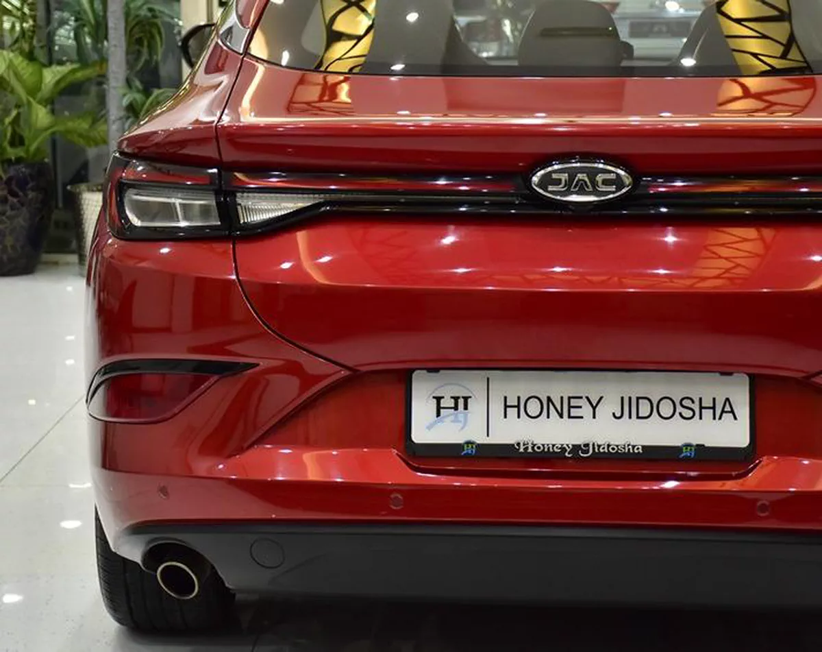 JAC J7 ( 2023 Model ) in Red Color GCC Specs-6-6