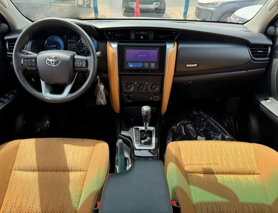 Toyota Fortuner EXR FORTUNER || 2.7L PETROL V4 / FABRIC SEATS / MANUAL AC (CODE # FPMB)-10
