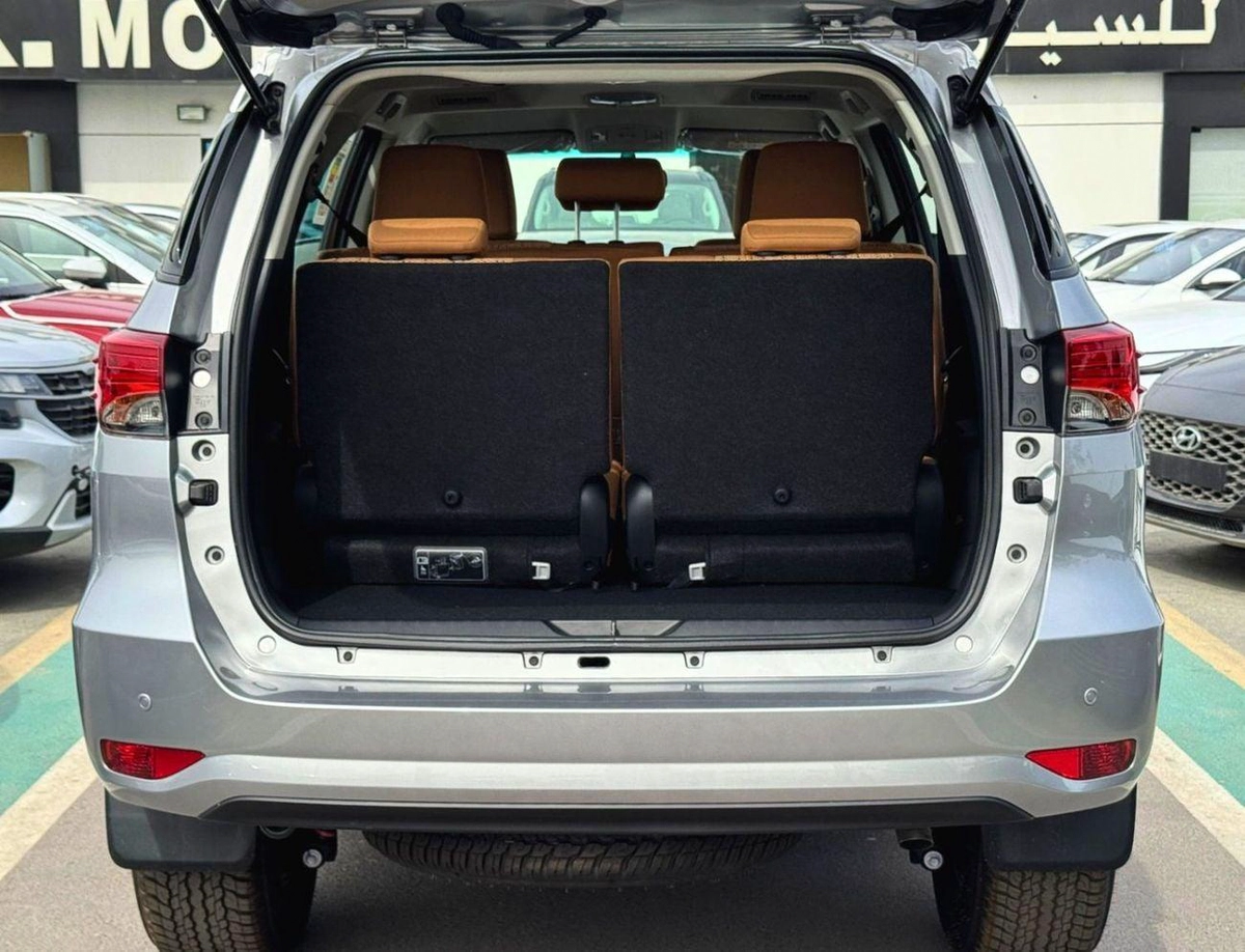 Toyota Fortuner EXR FORTUNER || 2.7L PETROL V4 / FABRIC SEATS / MANUAL AC (CODE # FPMB)-3-0