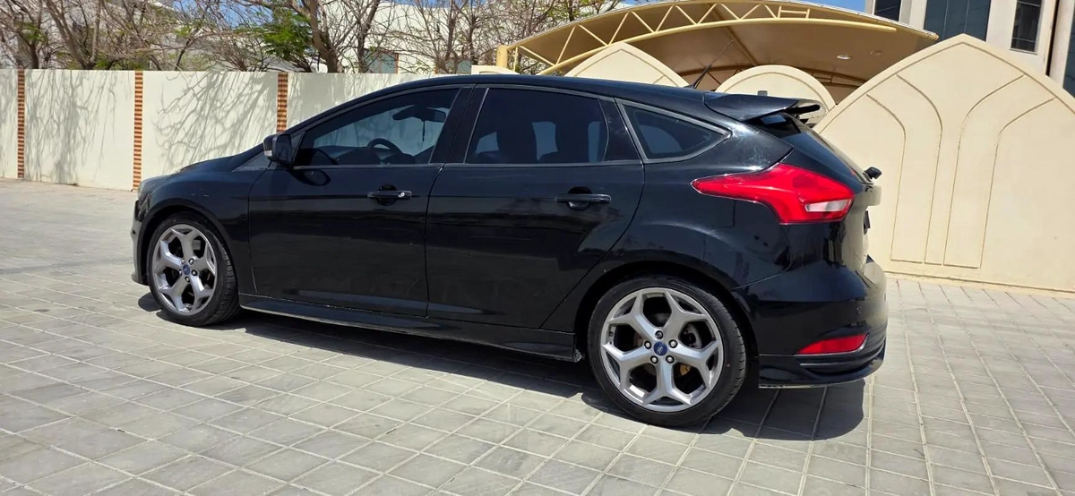 2015-Ford focus ST -Manual Transmission-Excellent Condition-10-10