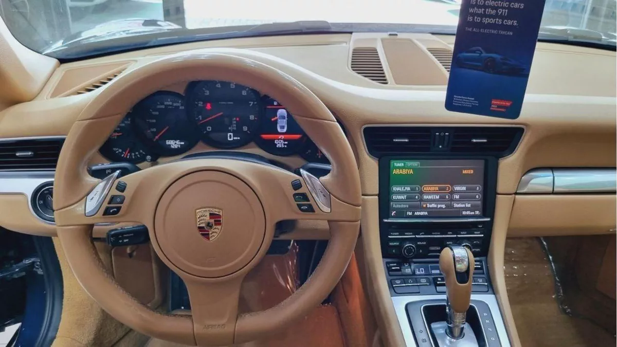 Porsche 911 CARRERA PORSCHE CARRERA 2013 GCC WITH 68K KM FULL PORSCHE SERVICE HISTORY IN GOOD CONDITION FOR 220K AED-12-0