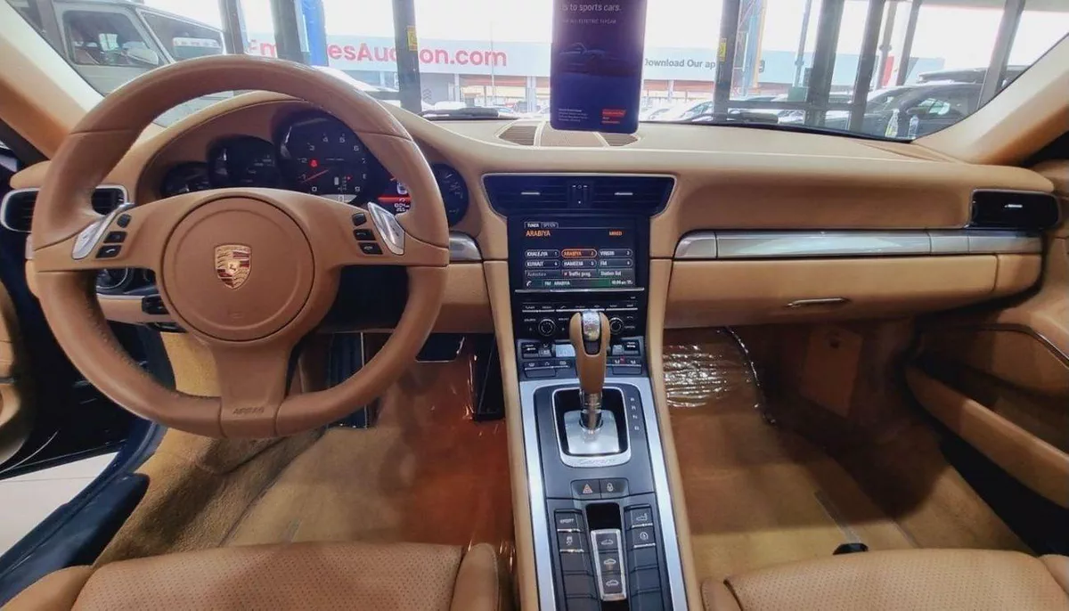 Porsche 911 CARRERA PORSCHE CARRERA 2013 GCC WITH 68K KM FULL PORSCHE SERVICE HISTORY IN GOOD CONDITION FOR 220K AED-13-0