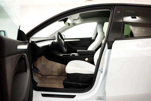 AED 1551 PM | TESLA MODEL-Y | LONG RANGE 2022 | BRAND NEW 0KMS | 5 YEAR WARRANTY SERVICE CONTR
