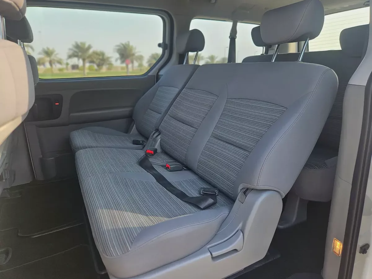 Hyundai H1 GL 2020 | GCC Specs | Low Mileage | Premium Condition Perfect For Business-12-12