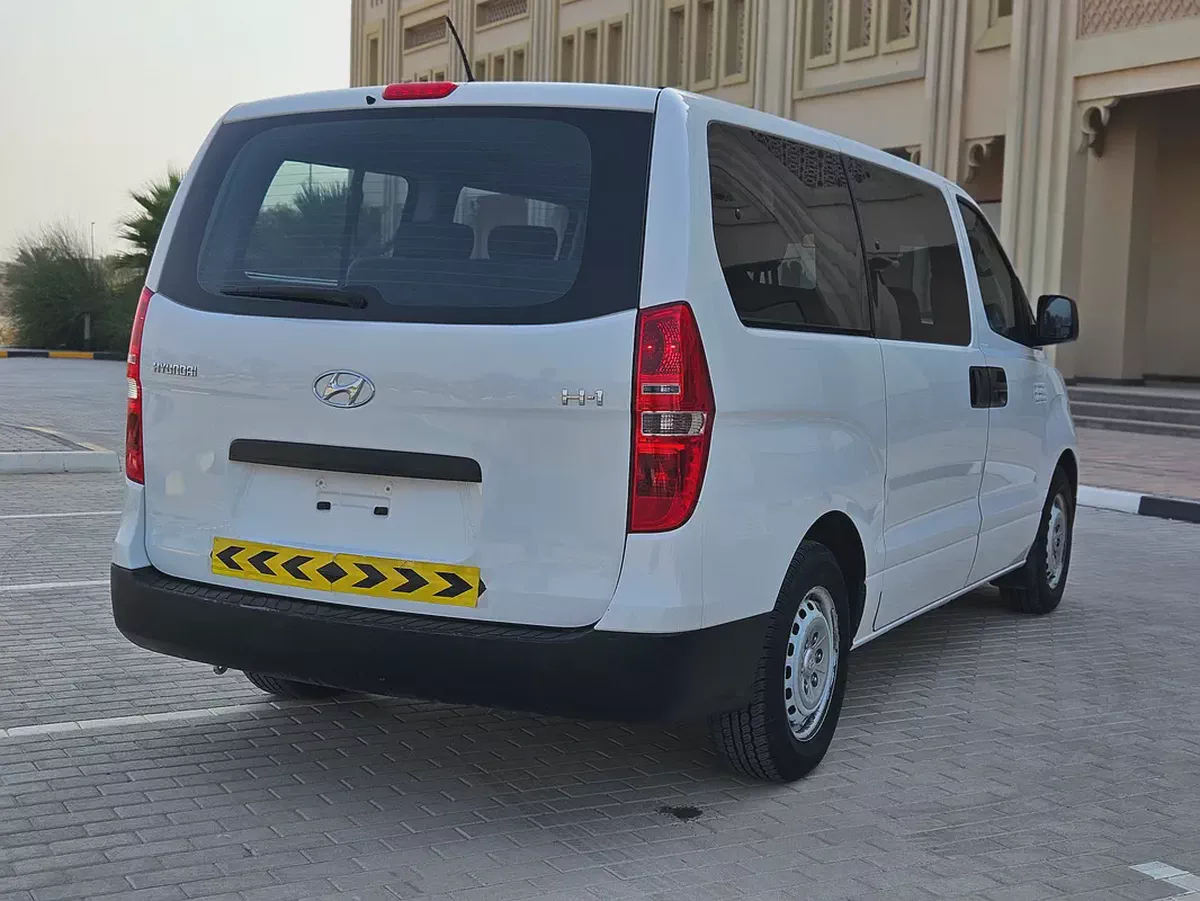 Hyundai H1 GL 2020 | GCC Specs | Low Mileage | Premium Condition Perfect For Business-15-15