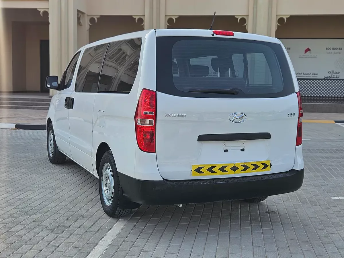 Hyundai H1 GL 2020 | GCC Specs | Low Mileage | Premium Condition Perfect For Business-16-16