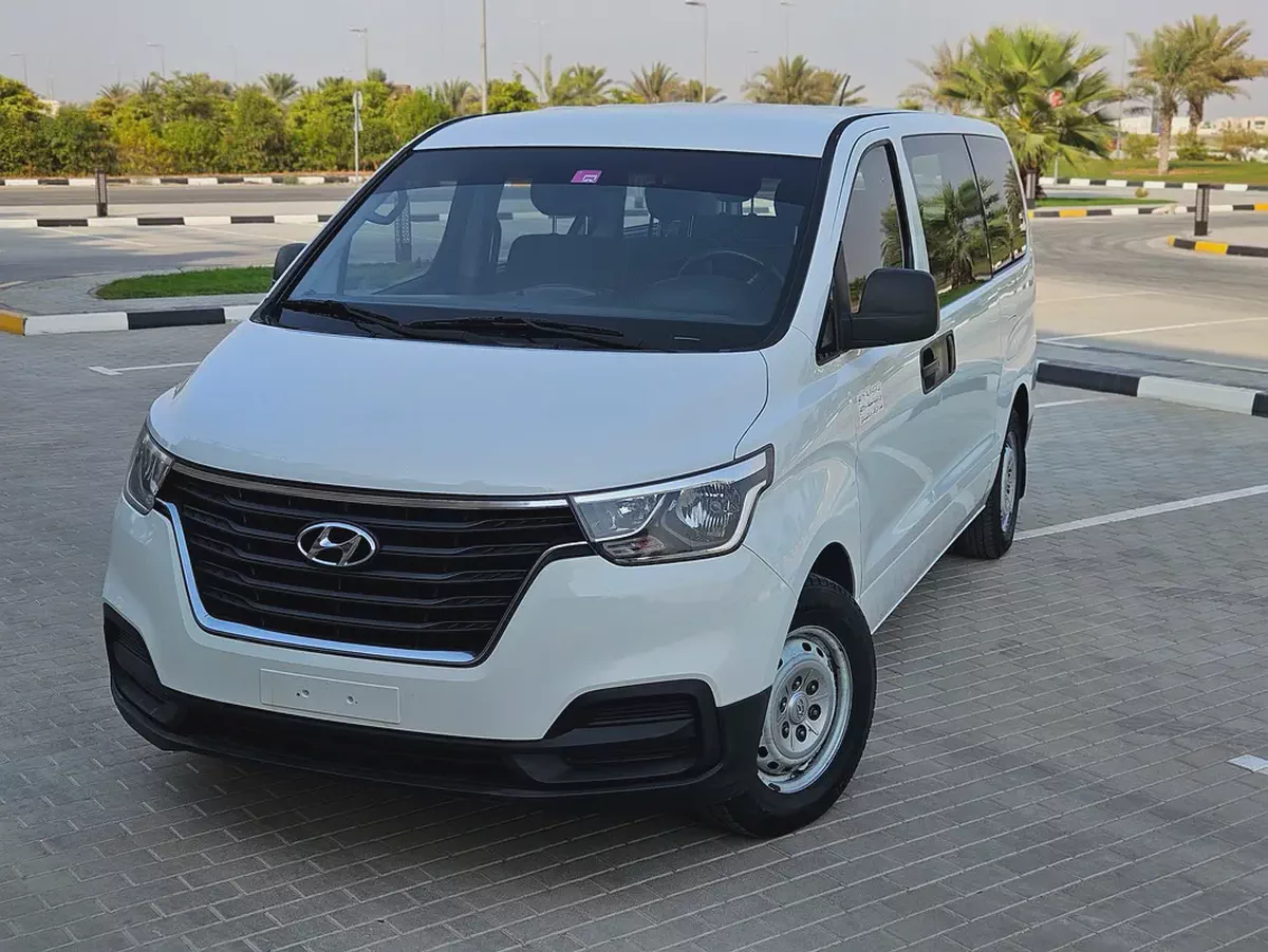 Hyundai H1 GL 2020 | GCC Specs | Low Mileage | Premium Condition Perfect For Business-3-3