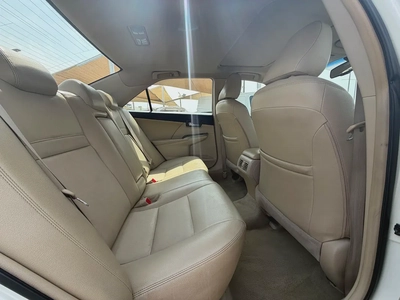 Toyota Camry 2014 Limited White-18