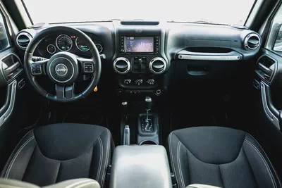 Jeep Wrangler Sahara 3.6L V6 2016 GCC Low Mileage Partial Service History-15