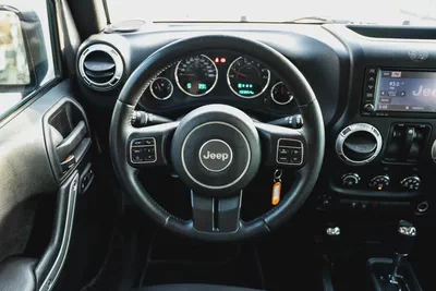 Jeep Wrangler Sahara 3.6L V6 2016 GCC Low Mileage Partial Service History-16