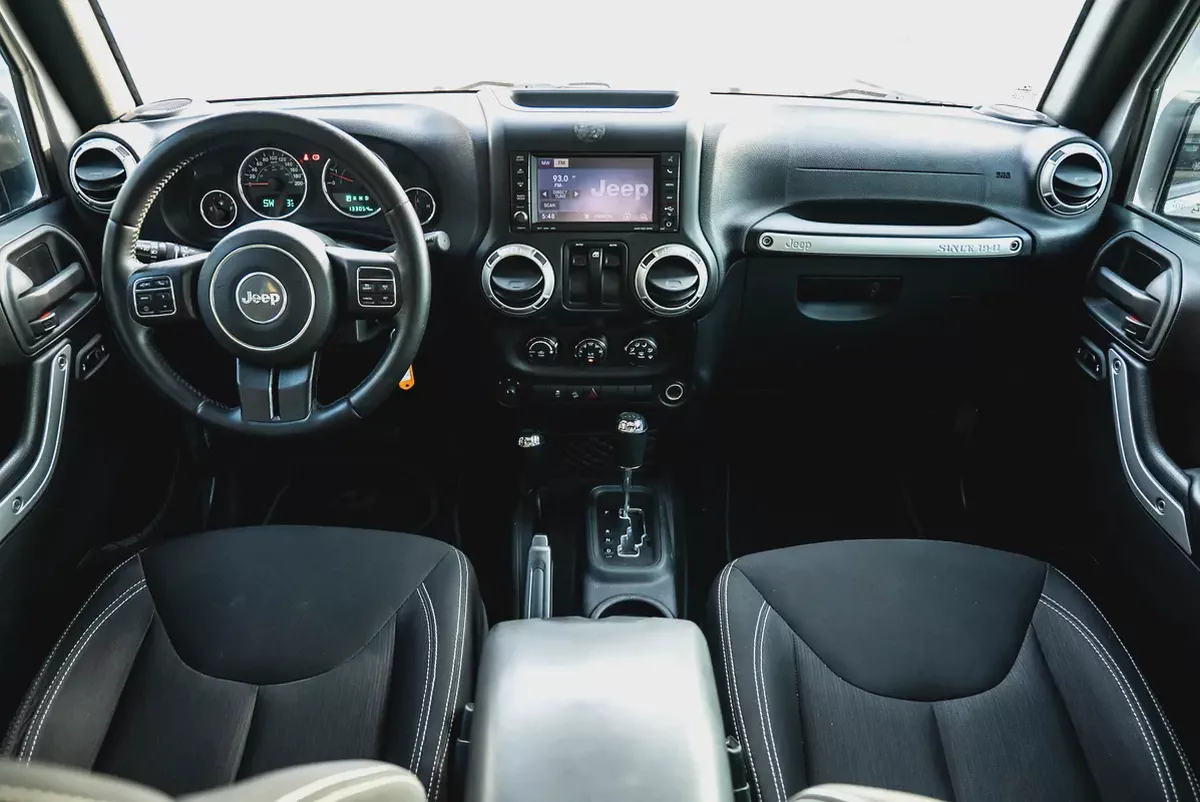 Jeep Wrangler Sahara 3.6L V6 2016 GCC Low Mileage Partial Service History-15-15