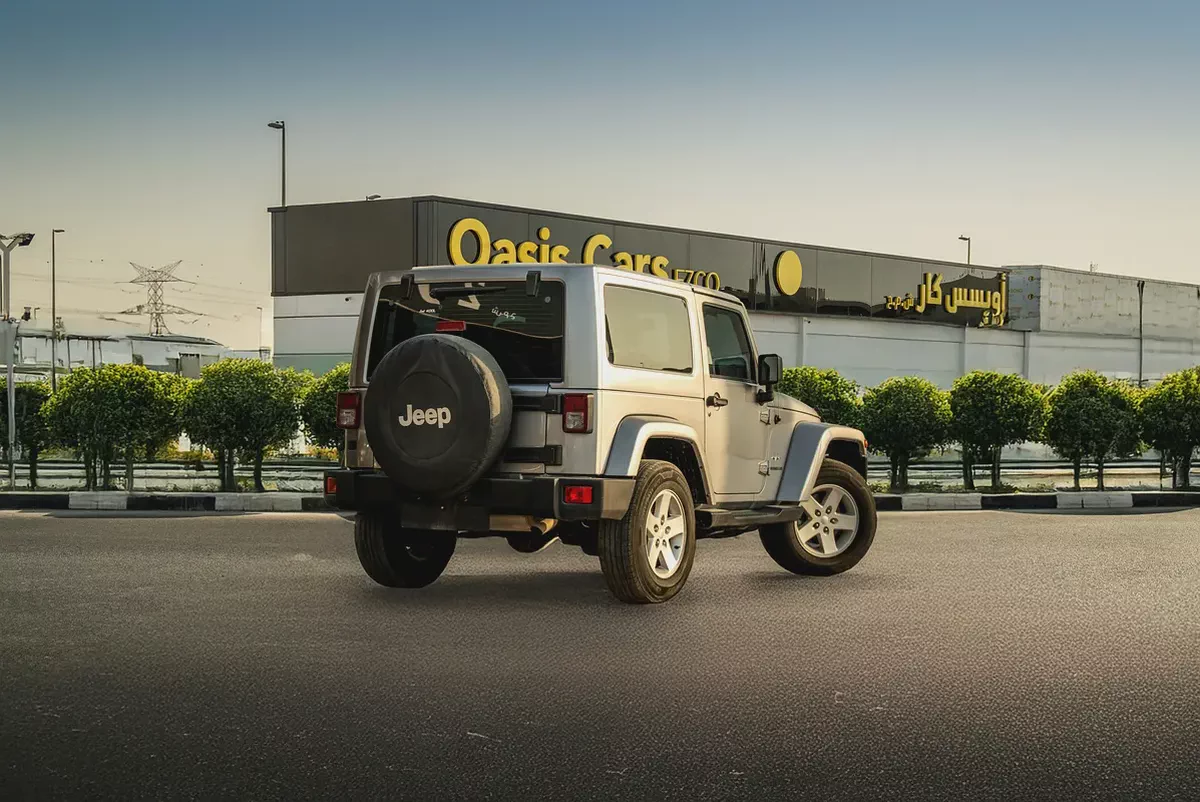 Jeep Wrangler Sahara 3.6L V6 2016 GCC Low Mileage Partial Service History-1-1