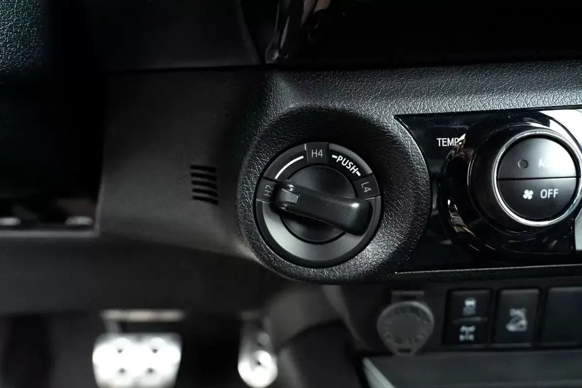 Toyota Hilux GR SPORT Toyota Hilux GR Sport 2.8L Engine 2026 GCC specs (FOR EXPORT ONLY)-13-0