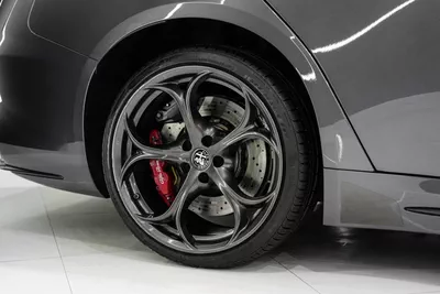 Alfa Romeo Giulia Quadrifoglio-10