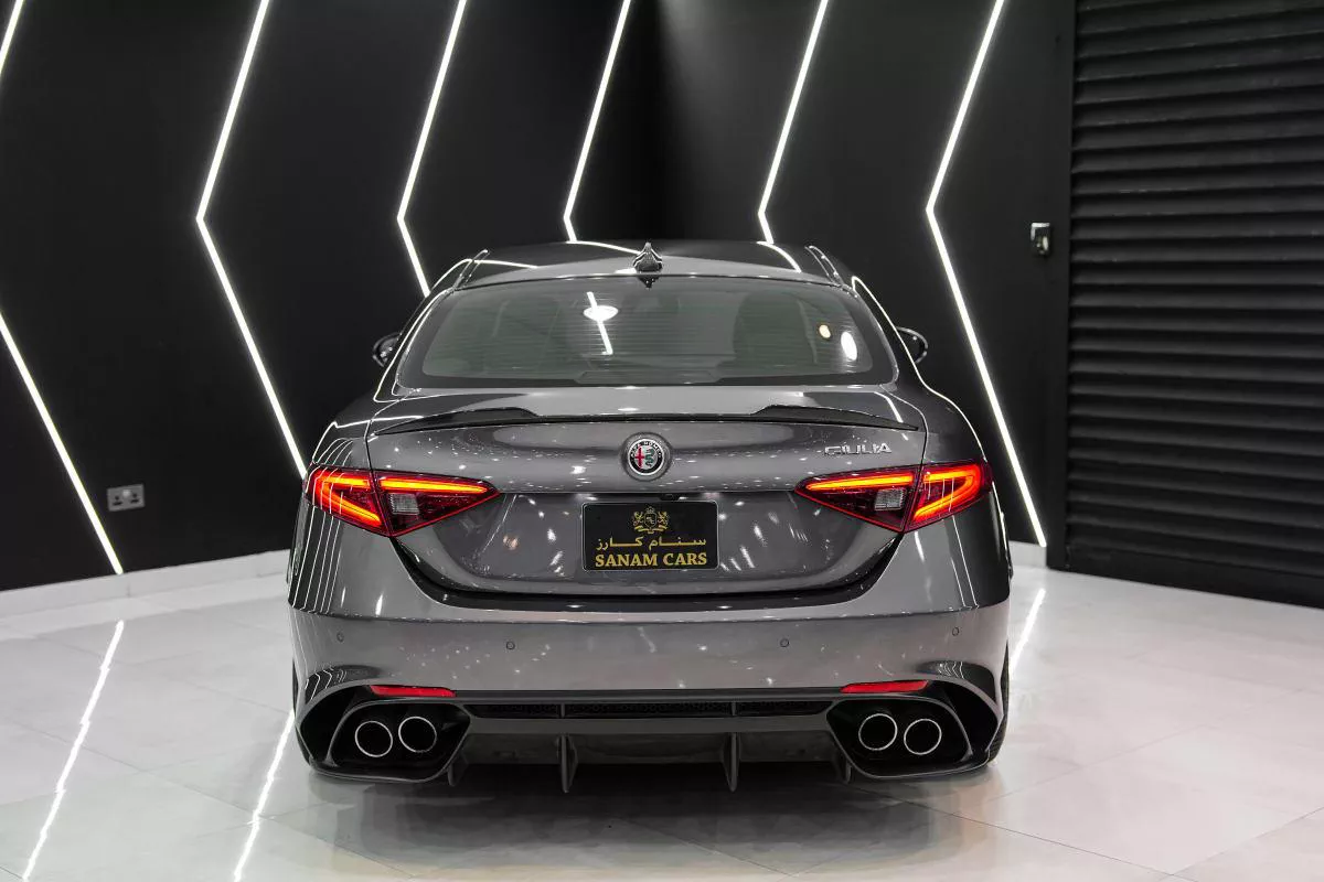 Alfa Romeo Giulia Quadrifoglio-5-5