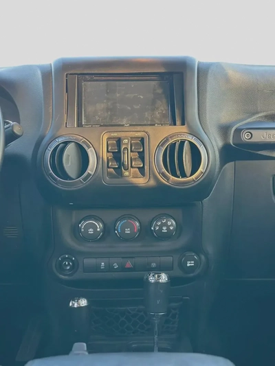 Jeep Wrangler Sahara 2017 American Specs - Off-Road Ready-8