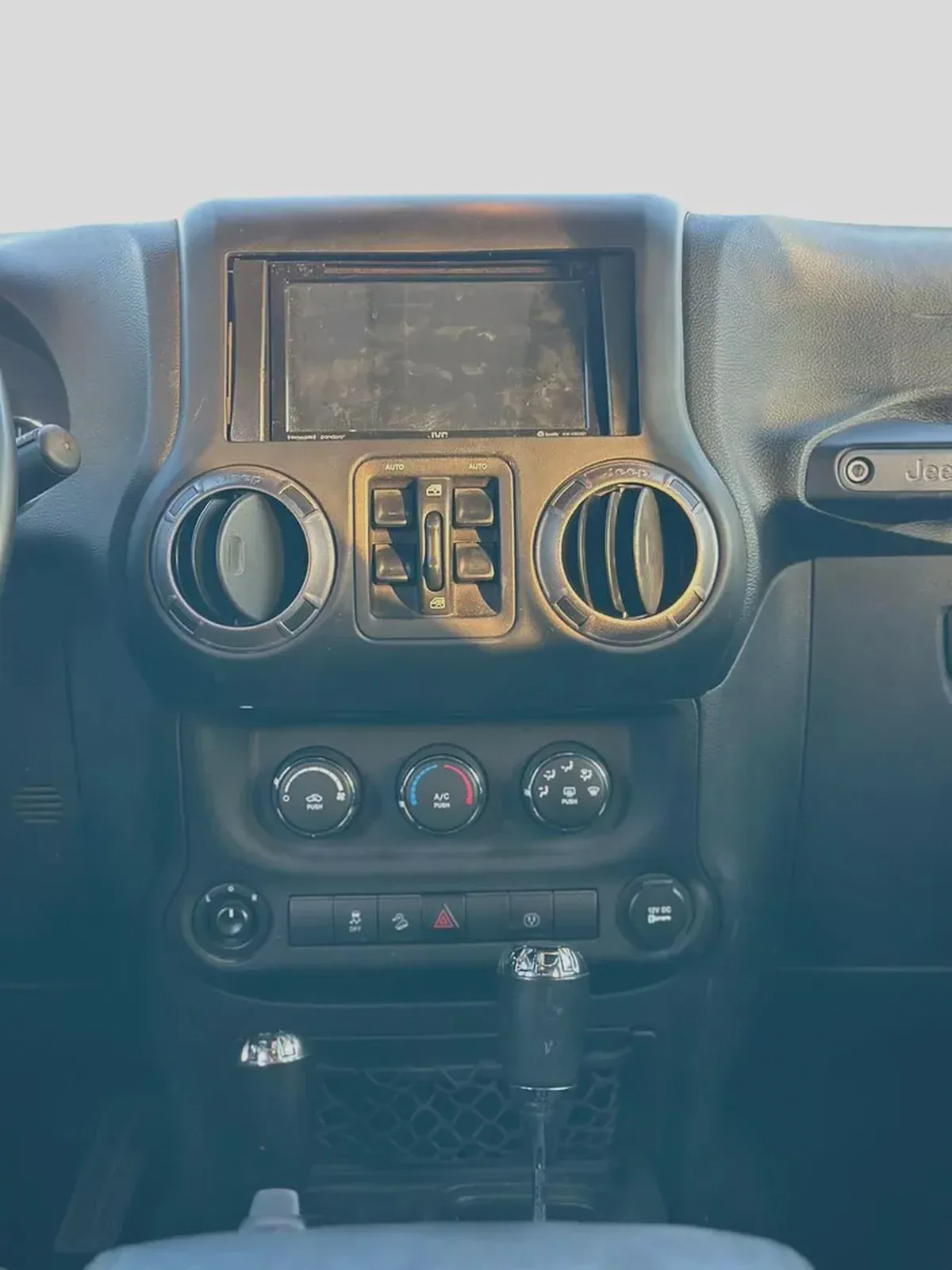 Jeep Wrangler Sahara 2017 American Specs - Off-Road Ready-8-8