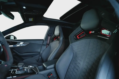 Audi RS4 B9 Competition | Very High Option | Audi Warranty & Service | Full Carbon Package-18