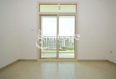Stunning 2BR TH | Single Row Mid | Vacant-7