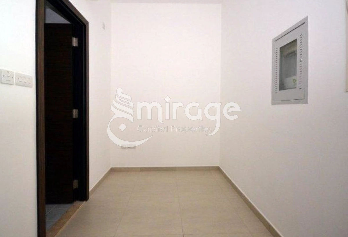 Stunning 2BR TH | Single Row Mid | Vacant