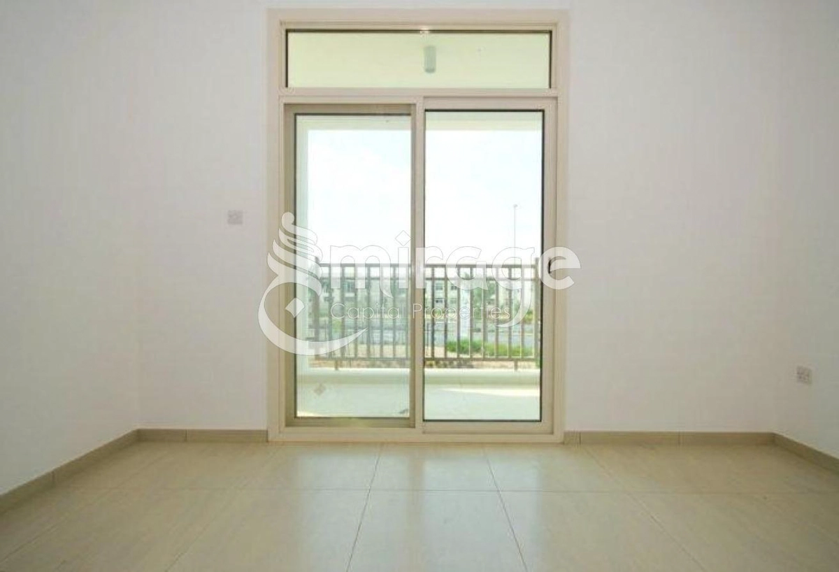 Stunning 2BR TH | Single Row Mid | Vacant