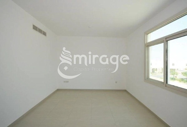 Stunning 2BR TH | Single Row Mid | Vacant