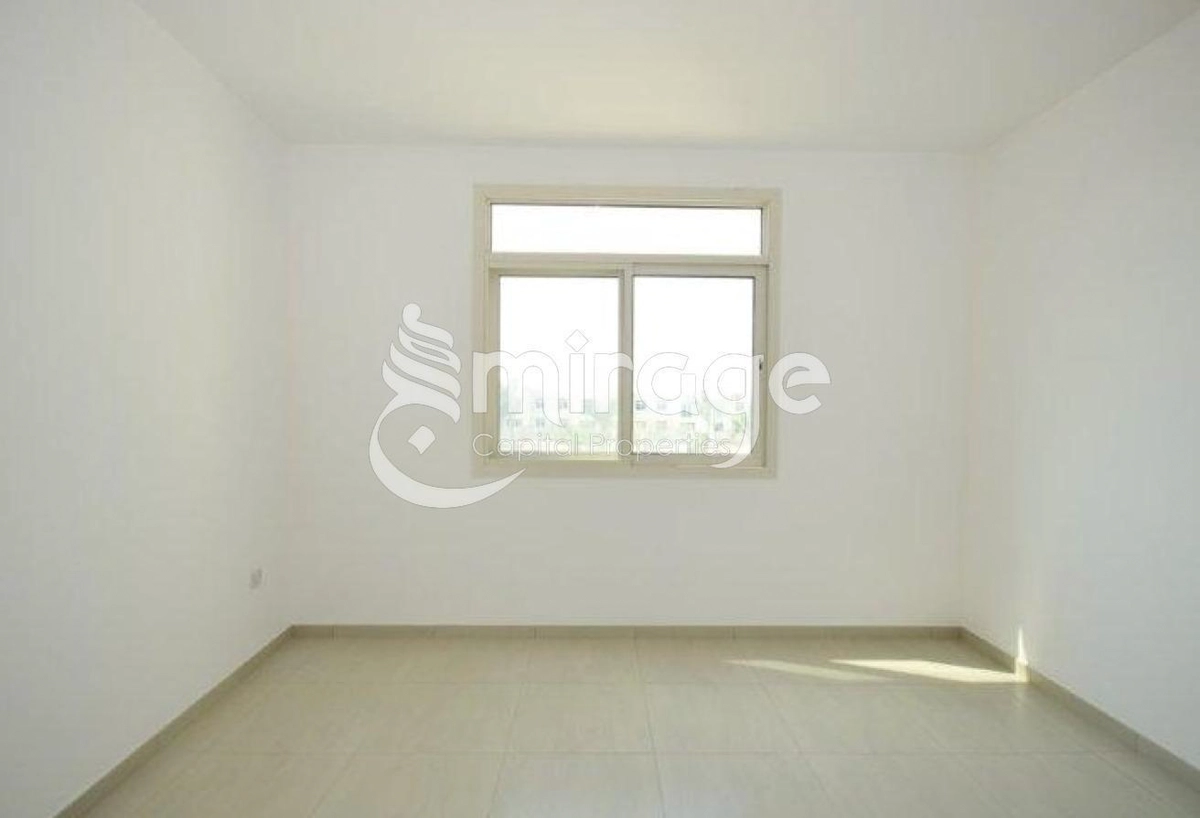 Stunning 2BR TH | Single Row Mid | Vacant