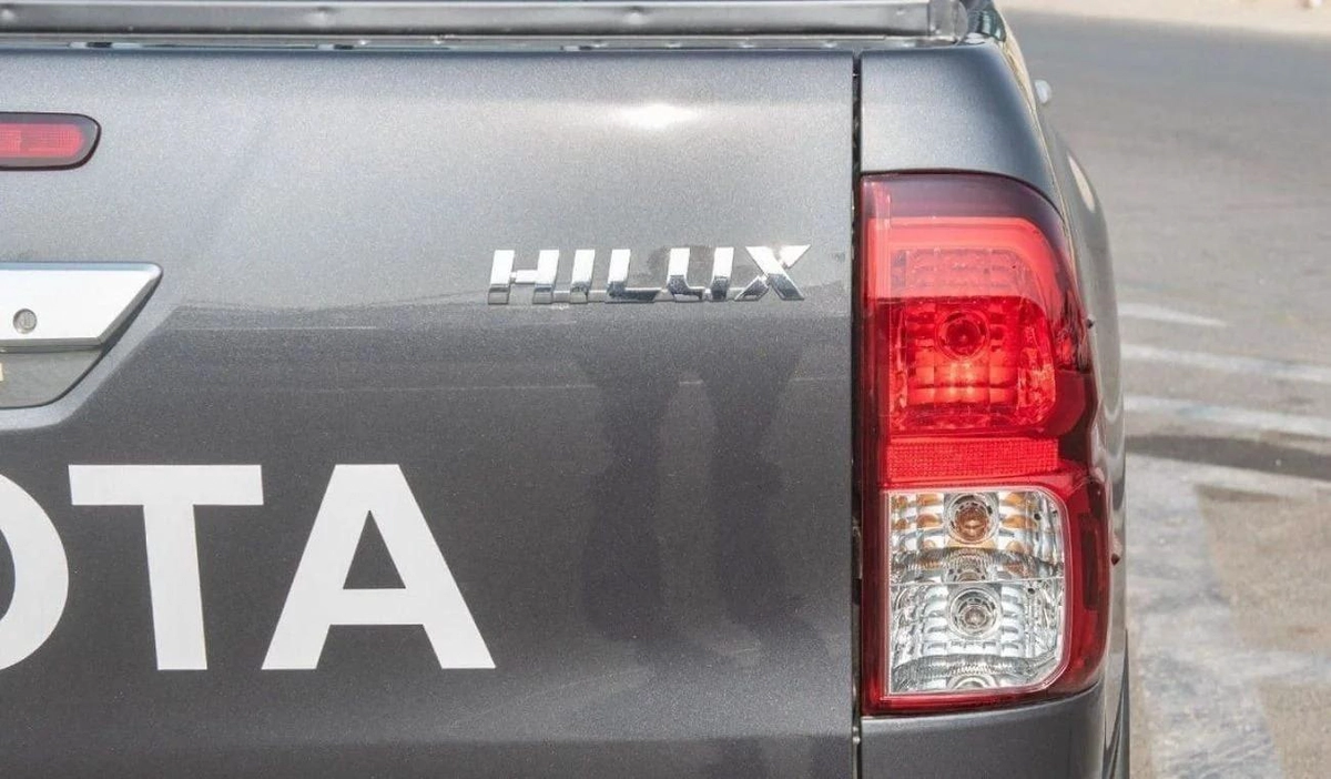 Toyota Hilux TOYOTA HILUX 2.4L MID OPTION A/T MY2025 FOR EXPORT-10-10