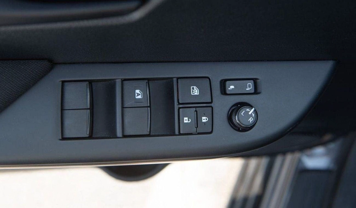 Toyota Hilux TOYOTA HILUX 2.4L MID OPTION A/T MY2025 FOR EXPORT-2-2