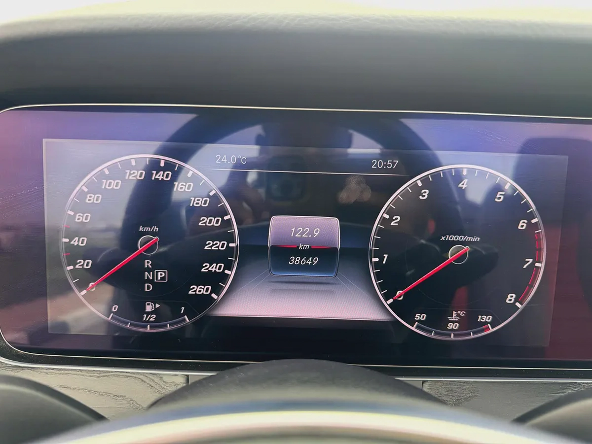 Mercedes-Benz E-Class E400 2018 Convertebal auction Grade 4.5/B- Japanese Specs-15-15