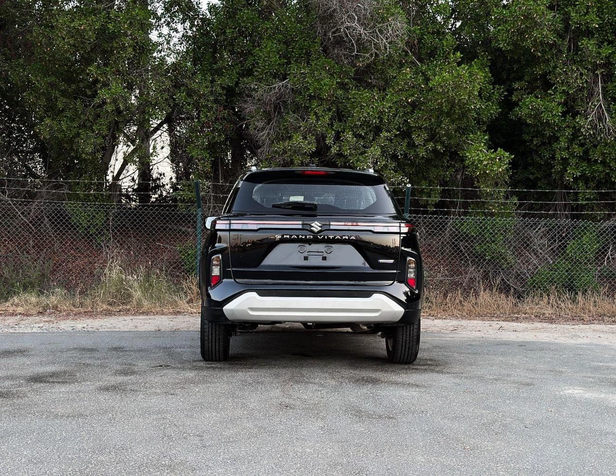 Suzuki Grand Vitara Suzuki Grand Vitara Smart Hybrid | 1.5 L | 2023 | GCC | Accident-Free-8-8