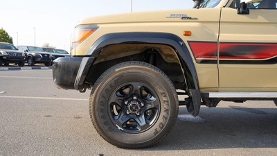 Toyota Land Cruiser 70-16