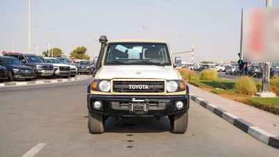Toyota Land Cruiser 70-1