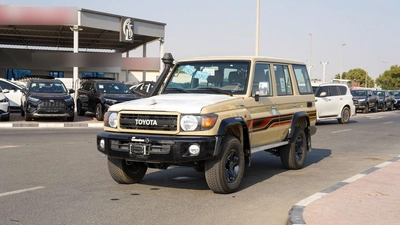Toyota Land Cruiser 70-2