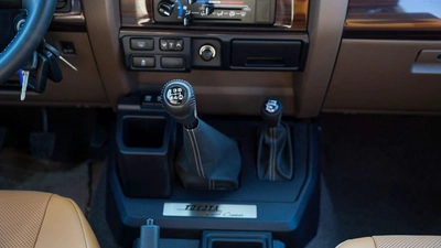 Toyota Land Cruiser 70-6
