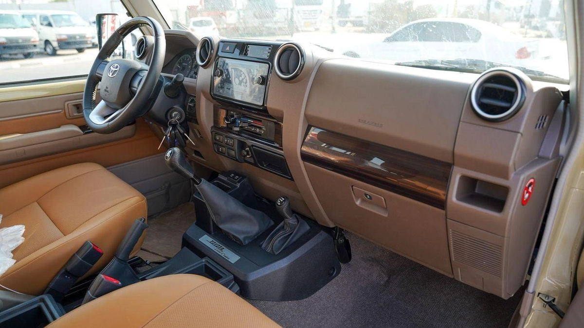Toyota Land Cruiser 70-9-0