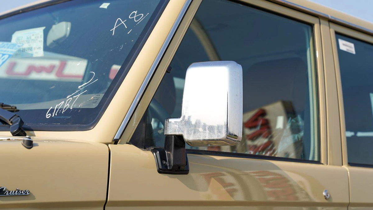 Toyota Land Cruiser 70-12-0
