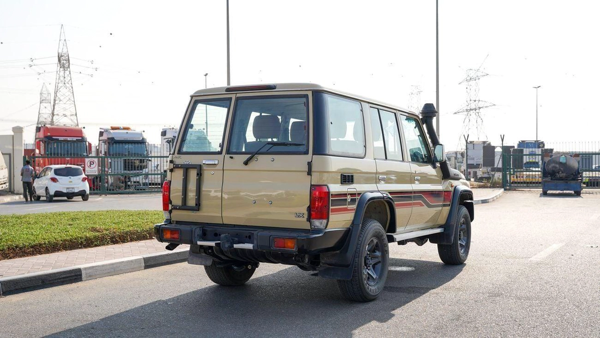 Toyota Land Cruiser 70-15-0