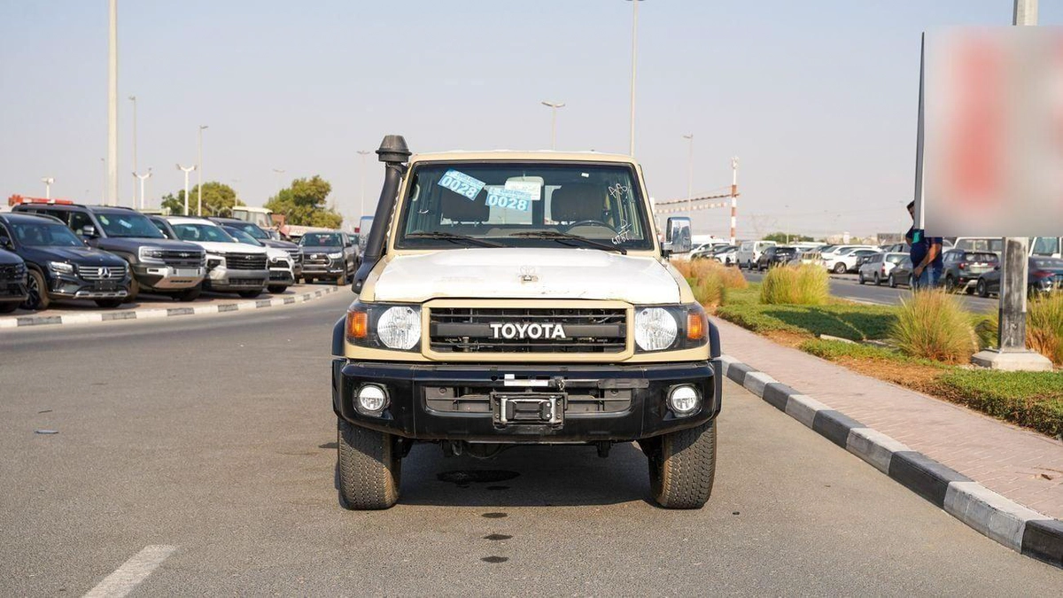 Toyota Land Cruiser 70-1-0