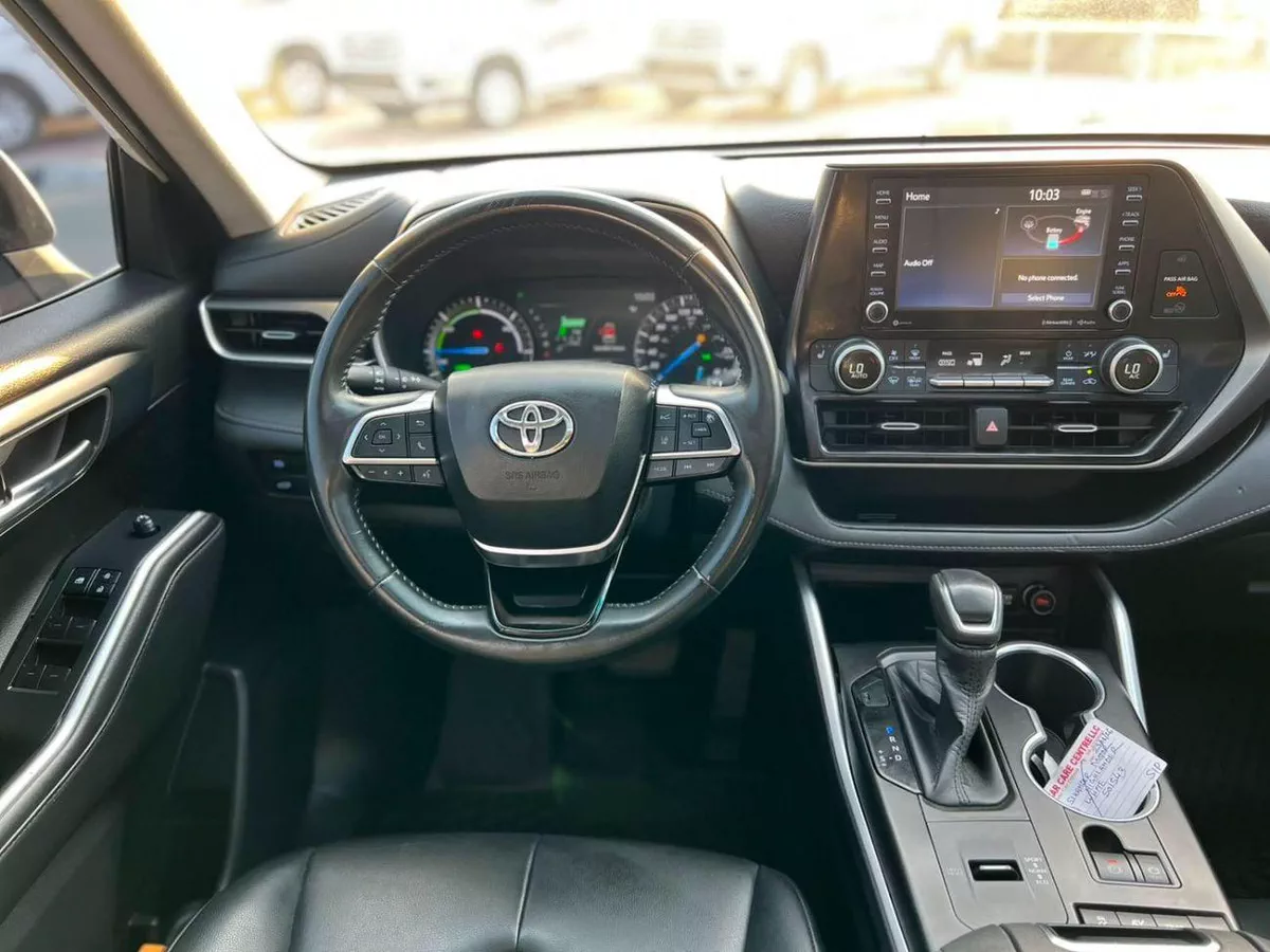 Toyota Highlander Xle 2020 Toyota Highlander Hybrid Full Option 2.5L V4 - Sunroof - Leather Seat - Rear Camera & Sensor --12-0