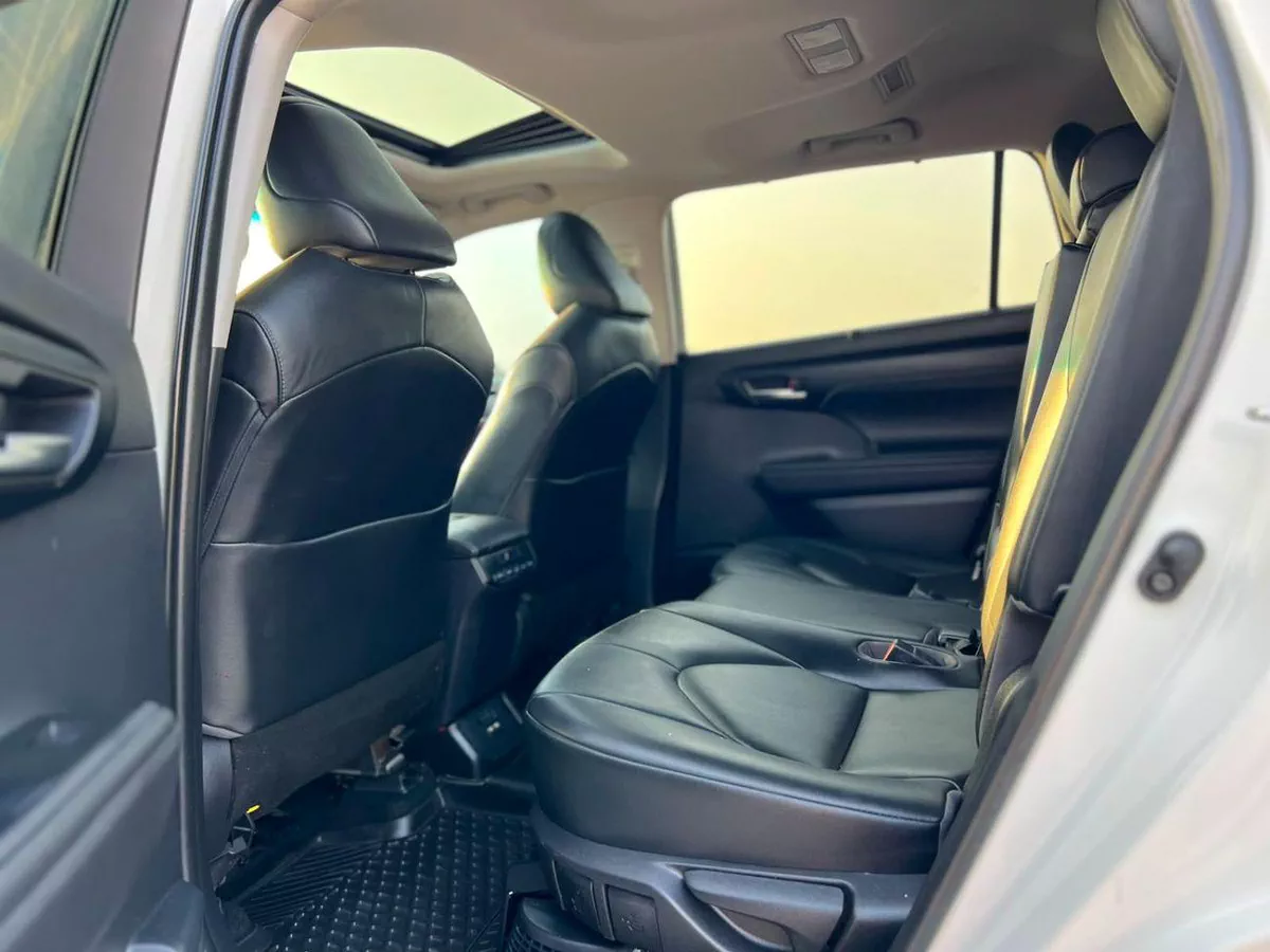 Toyota Highlander Xle 2020 Toyota Highlander Hybrid Full Option 2.5L V4 - Sunroof - Leather Seat - Rear Camera & Sensor --14-0