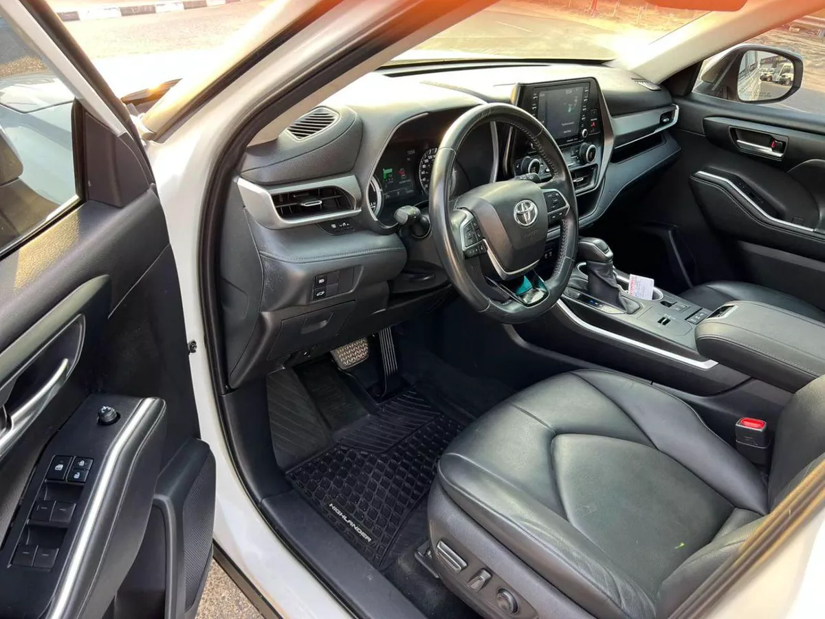 Toyota Highlander Xle 2020 Toyota Highlander Hybrid Full Option 2.5L V4 - Sunroof - Leather Seat - Rear Camera & Sensor --16-0