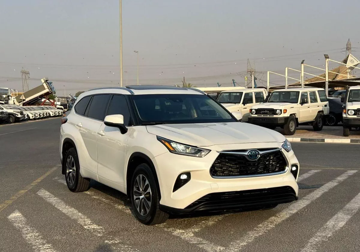 Toyota Highlander Xle 2020 Toyota Highlander Hybrid Full Option 2.5L V4 - Sunroof - Leather Seat - Rear Camera & Sensor -